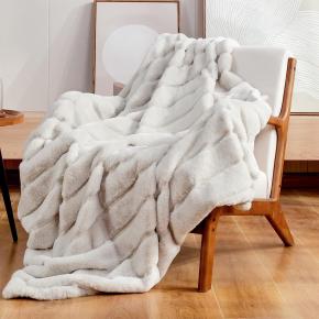China Supplier Large Scale Wholesale ODM Soft Plush Thick Faux Fur Knitted Solid Eco-Friendly All-Season Throw Blanket Couch