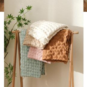 New Design Sofa Bedding Home Decor Breathable Polyester Summer Solid Color Woven Waffle Knitted Throw Blanket 