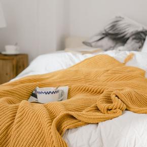 OEKO-TEX Factory Wholesale Chenille Solid Color Tassels Knitted Throw Blanket for Winter