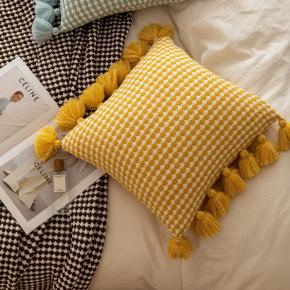 China Manufacturer Sofa Bed Decorative Acrylic Pillows Cover Luxury Home Decor Pillow