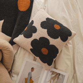 Custom Warm Soft Pillow Cover Home Decor Floral Polyester Knitted Pillowcase for Sofa