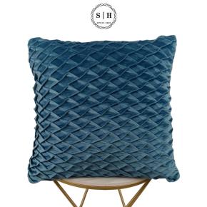 Basic Style Super Soft Cushion Cover Skin-Friendly Velvet Pillow Case Pleated Shell for Sofa Living 18x18Inch